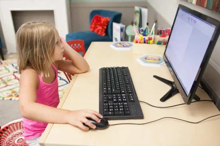 Children’s Discovery Center computer learning